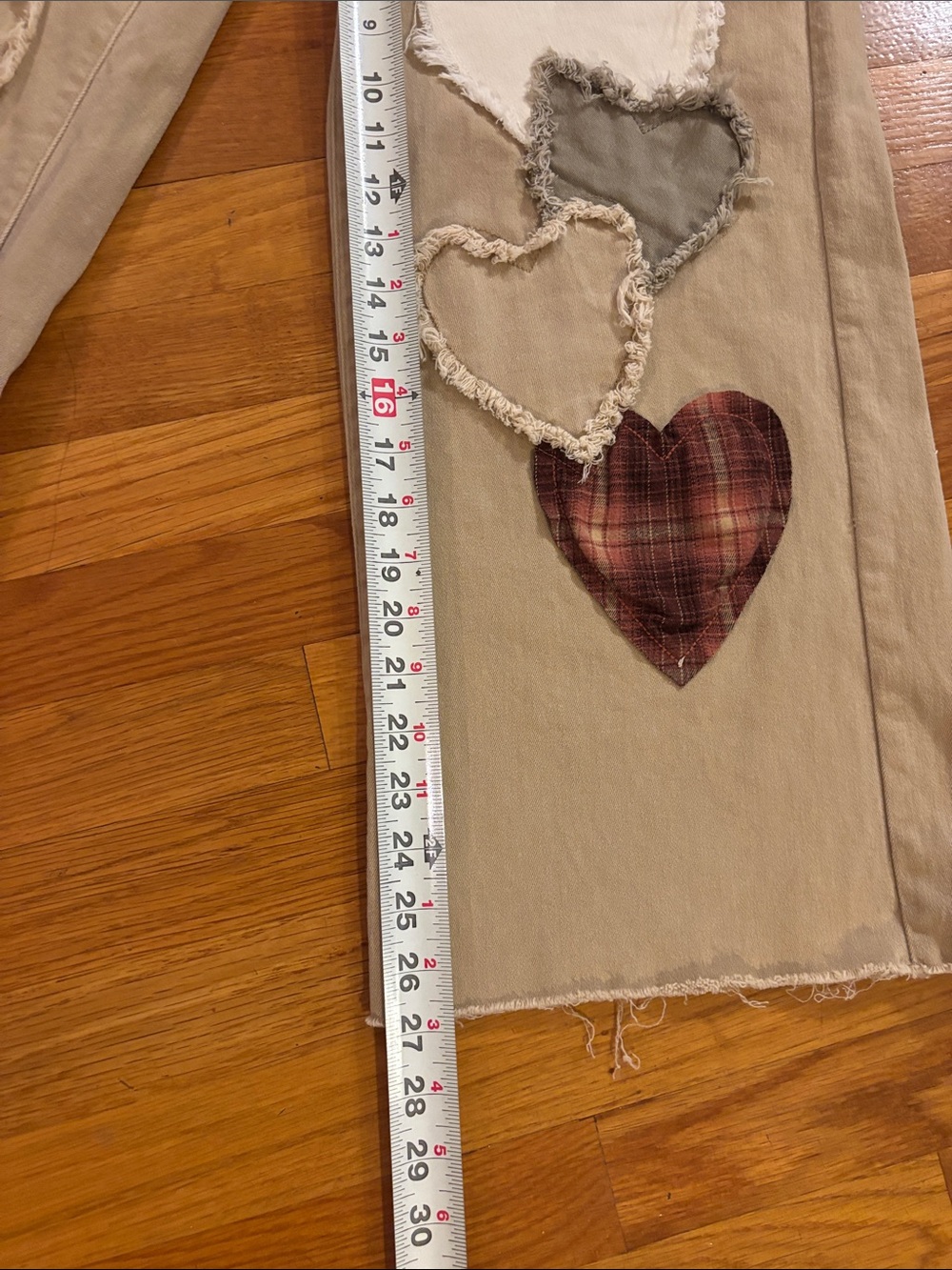 Easel Tan Wide-Leg Jeans with Heart Patch Appliques-cream, burgundy Flannel Sz M - Picture 10 of 13
